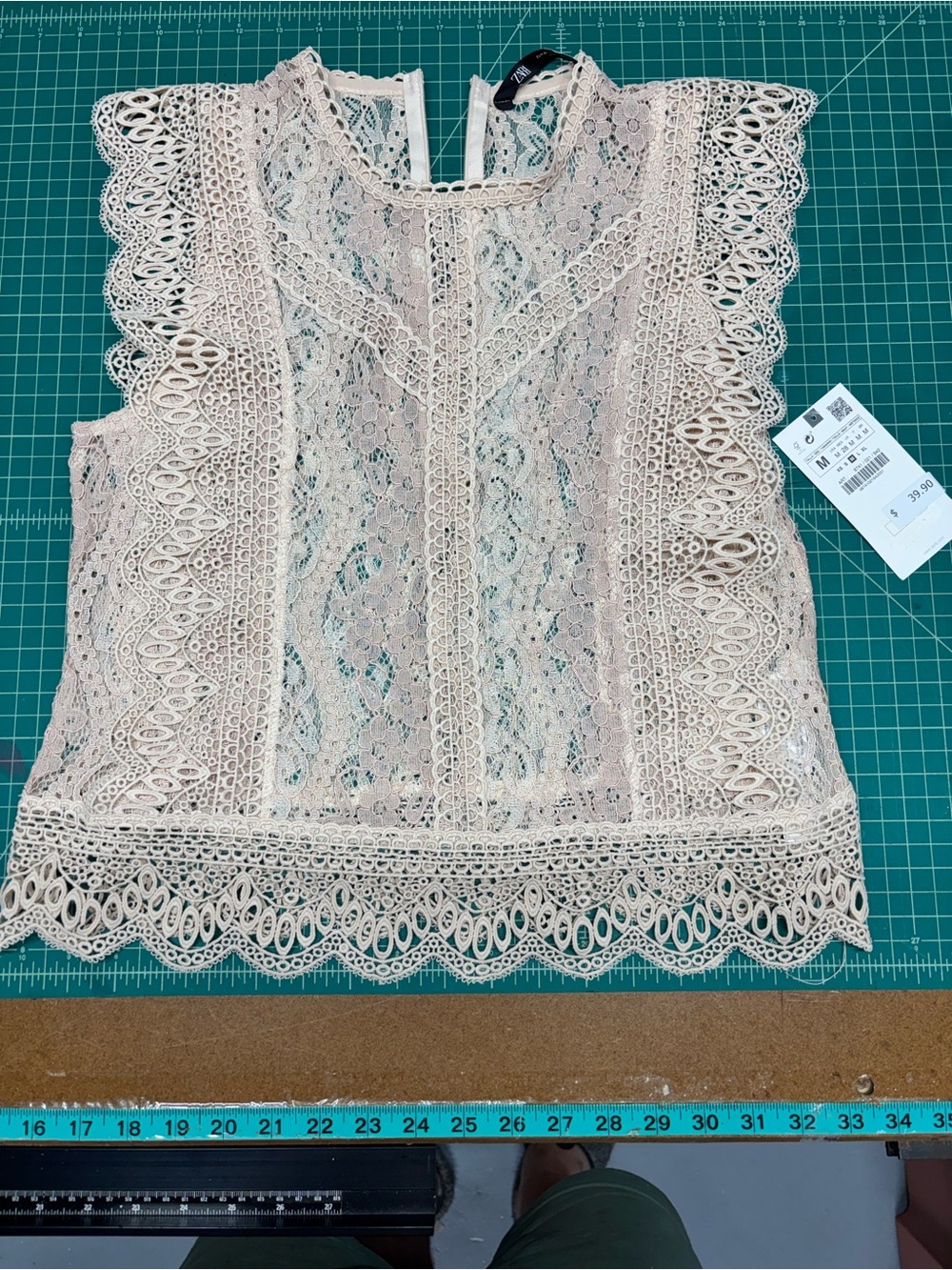 Zara women’s Pale Beige Lace Crochet Camisole Top medium